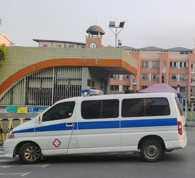 袁州救护车出租护送骨折病人一公里多少钱